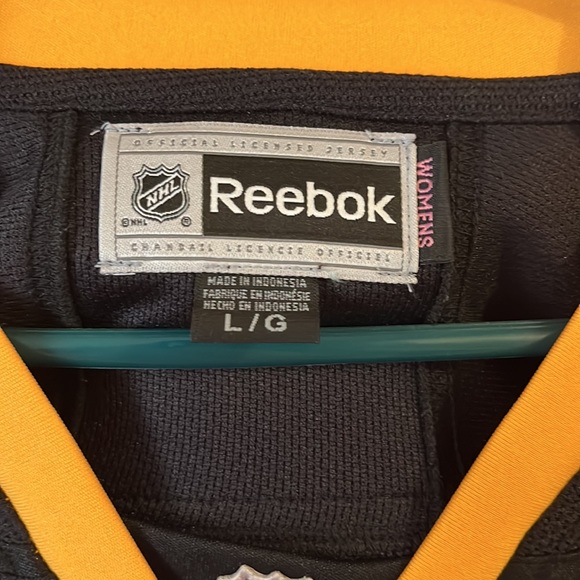 Women’s size large Penguins Malkin sweater. - Picture 3 of 3